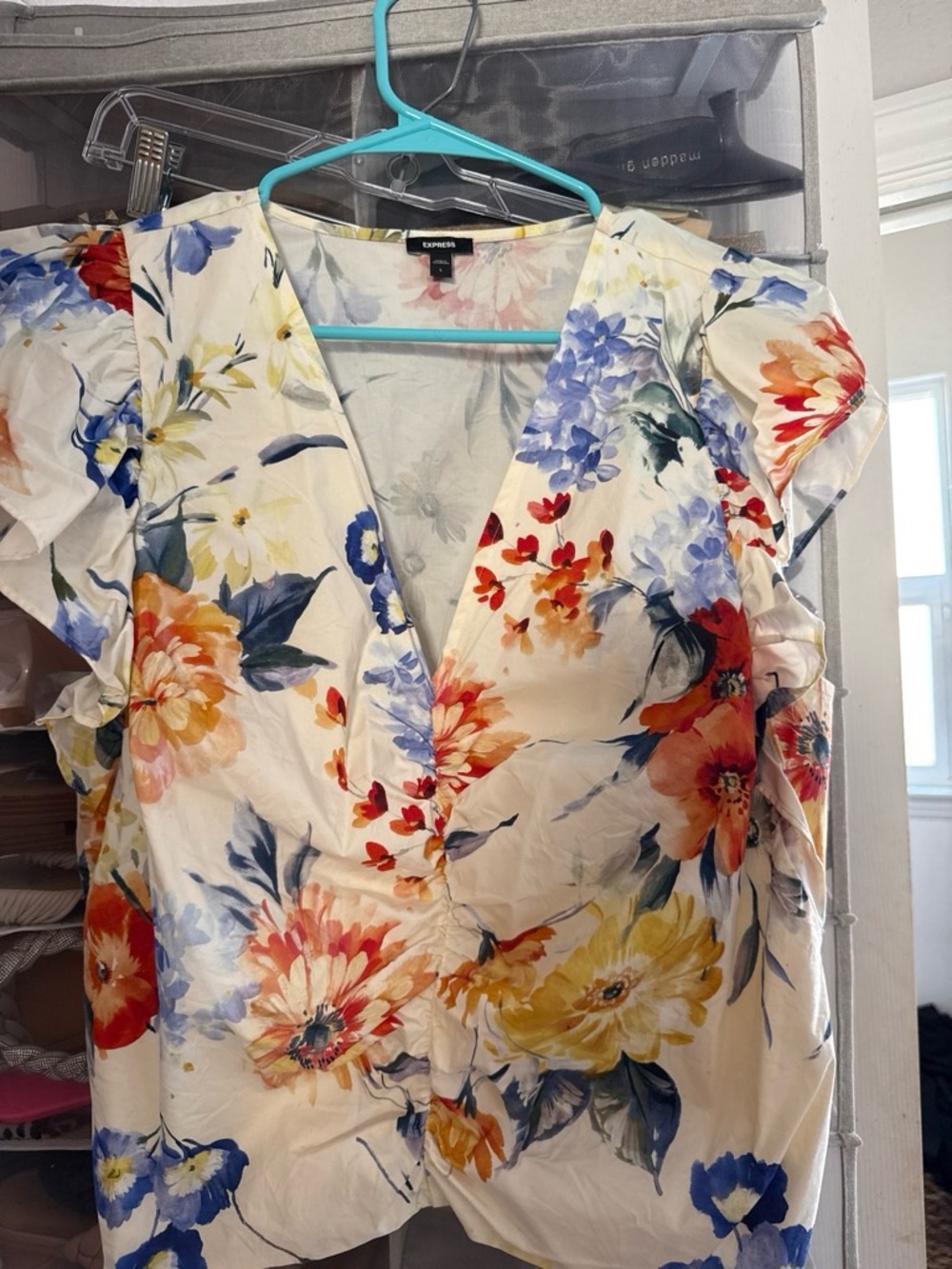 Express Cream Floral V-Neck Puff Sleeve Blouse